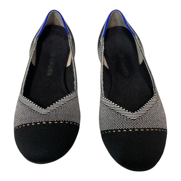 ROTHY’S - SIZE 8.5 WOMEN’S - THE FLAT STYLE -BLACK/WHITE & ROYAL BLUE ACCENT S4 - Picture 1 of 7